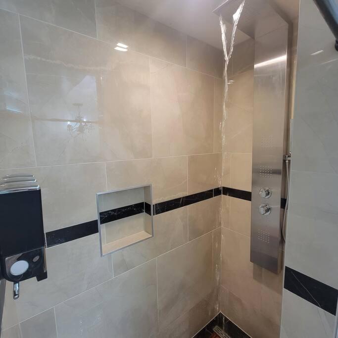 The Ritz Spa Sanctuary Hot Tub/Patio/Fam/Pet 拉斯克鲁塞斯 外观 照片